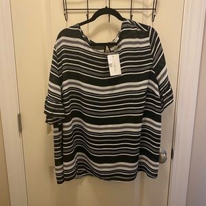 ****NEW women’s black and white strip shirt
